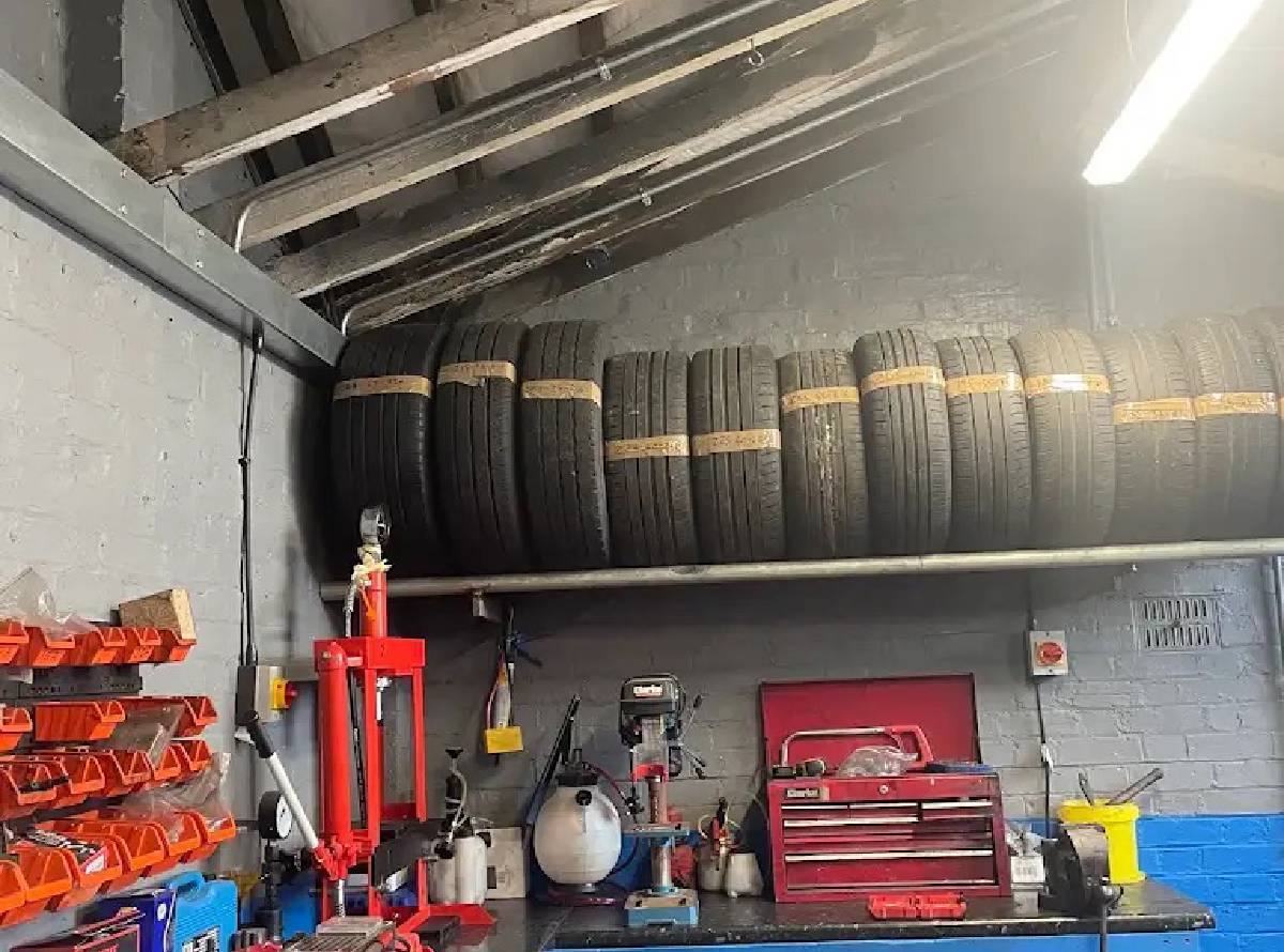 Vehicle mechanics in Purley and Surrey.